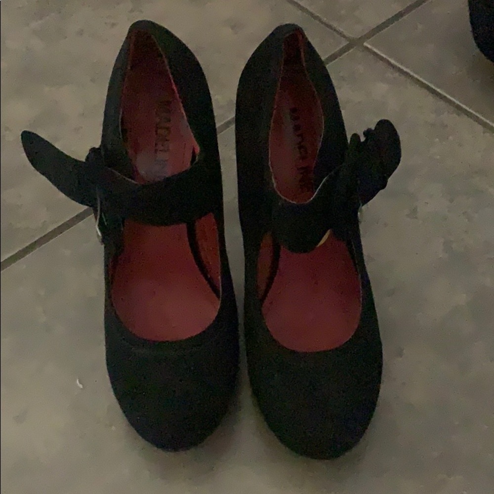 Black suede Heels